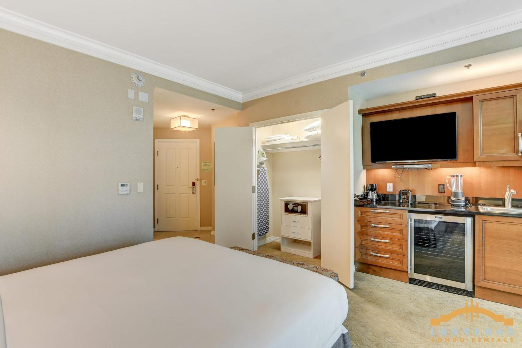 Hébergement de vacances Mgm Signature-06-711 Strip View Jacuzzi